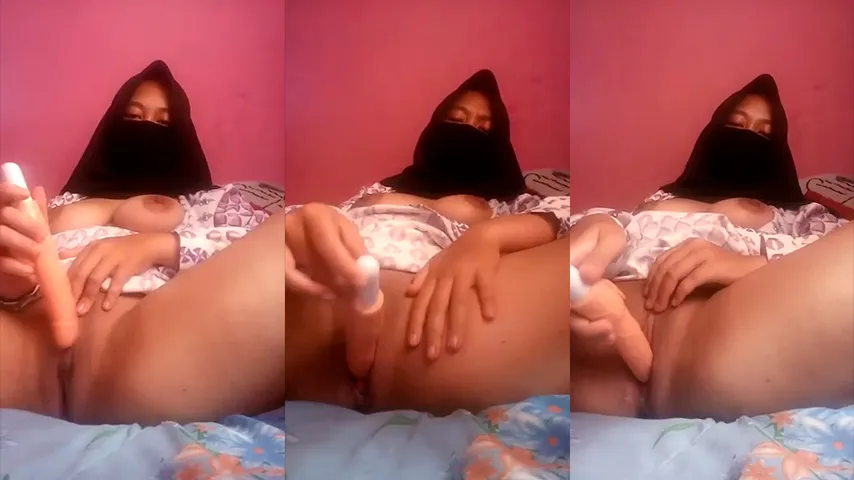 Jilbab Hitam Omek Dildo